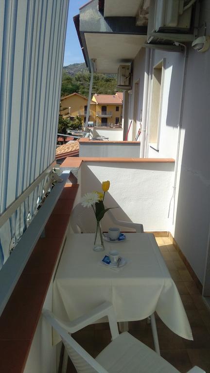 B&B Mimosa จีอาร์ดีนี นักซอส ภายนอก รูปภาพ